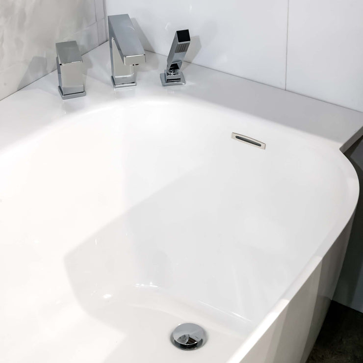Vanico VESSO Corner Bathtub